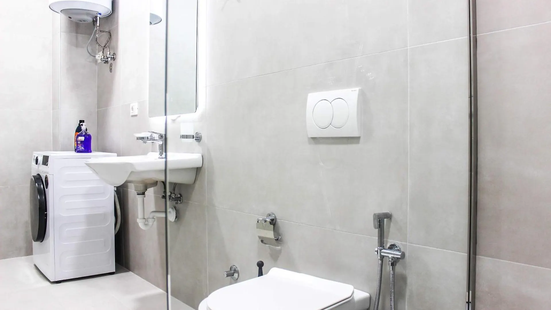Family Studio 1381 Durres