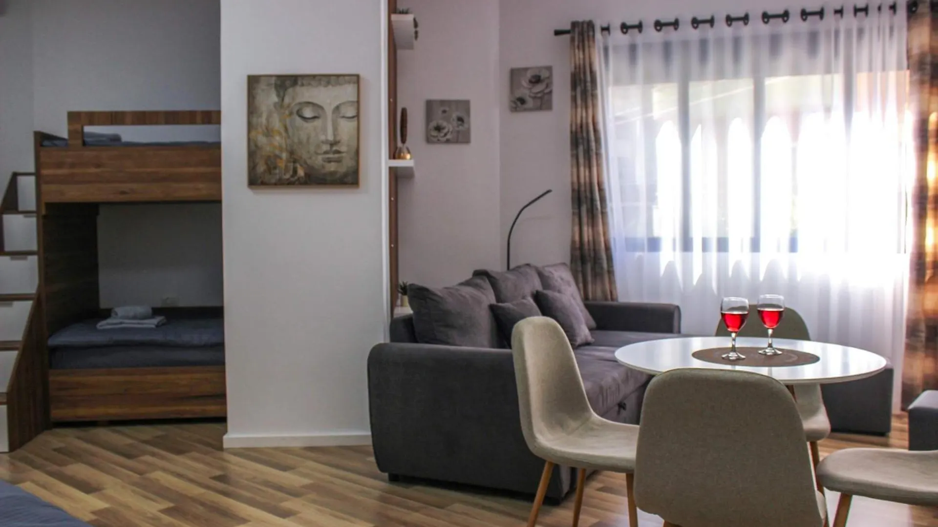 Family Studio 1381 Durres 0*,